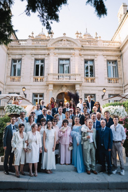 Wedding group photo in front of a Provencal château with Belle Époque architecture