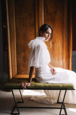 Une mari&eacute;e qui pose pour son mariage