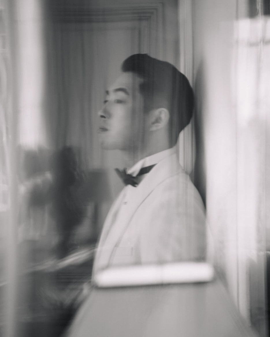 Japanese couple laughing together during cherry blossom pre wedding photo session