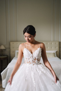 Japanese bride finalizing hair and makeup before ceremony in luxury wedding venue